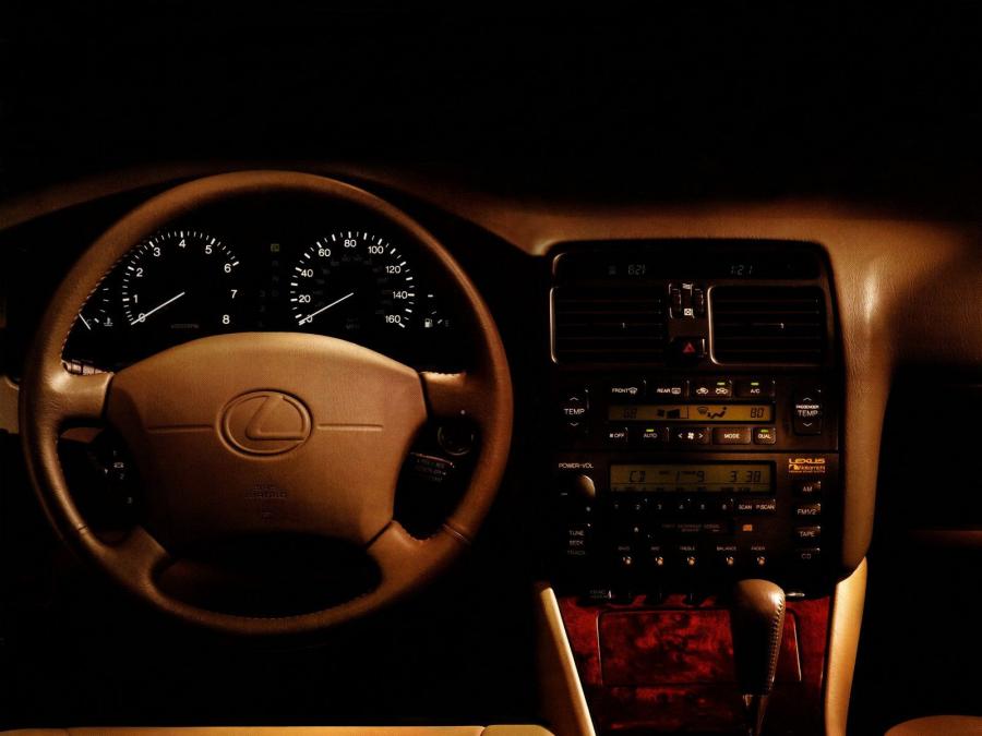Торпедо Lexus LS400 (UCF20) 1995 года  (фото 16 из 16)